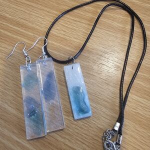 Blue and White Resin Jewelry Set